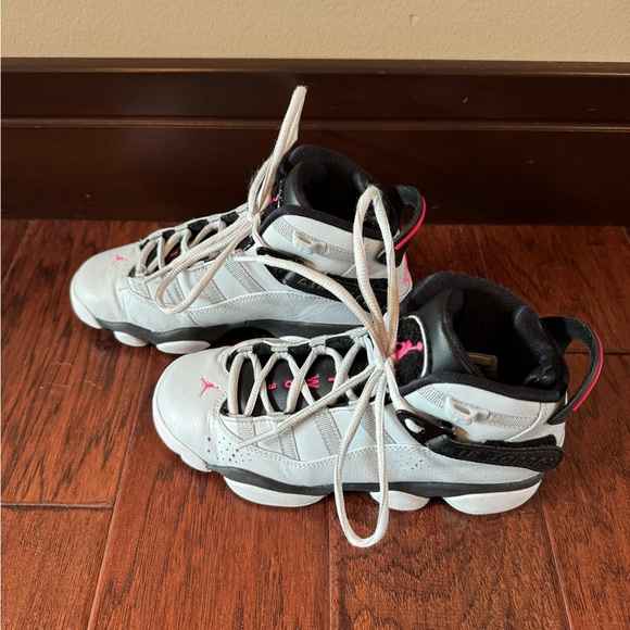 Girls Jordan Basketball Shoes - Picture 15 of 16